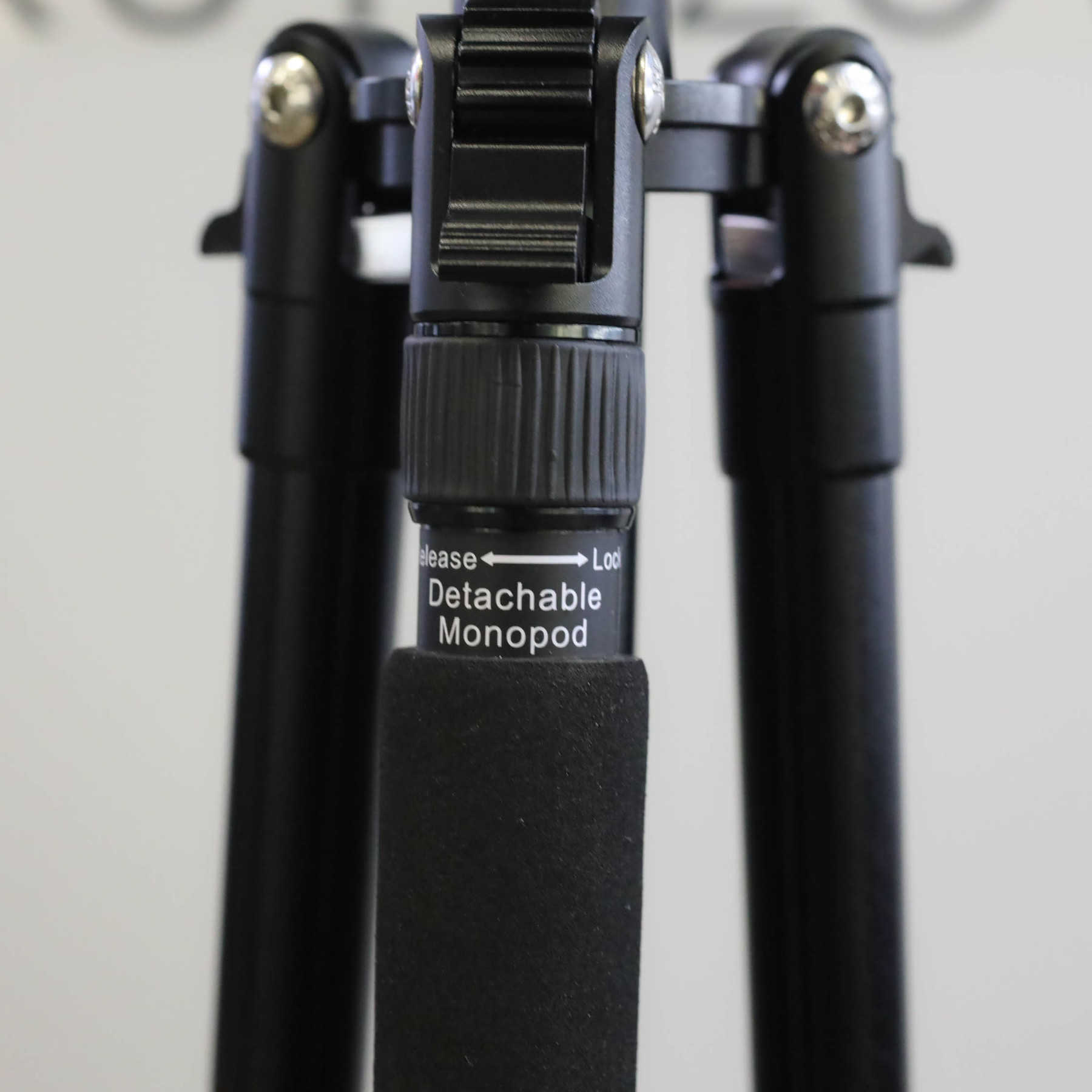 FST TA-2503D2A штатив с шаровой головкой FST TA-2503D2A штатив с шаровой головкой