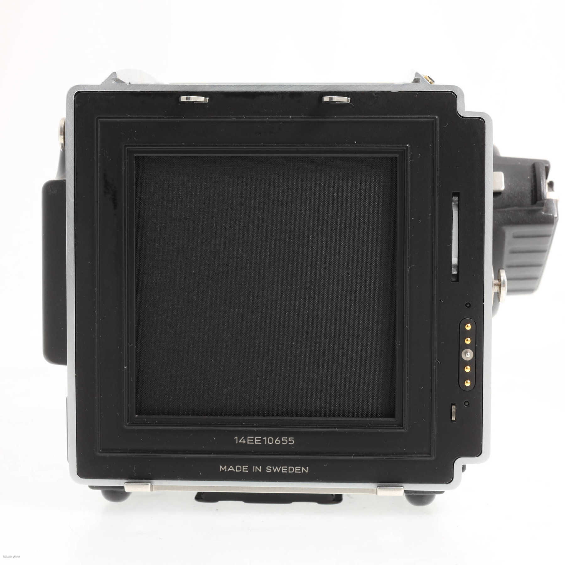 Hasselblad 202FA с объективом F 80mm f/2.8 T* Planar и призменным 45˚ видоискателем Hasselblad 202FA с объективом F 80mm f/2.8 T* Planar и призменным 45˚ видоискателем