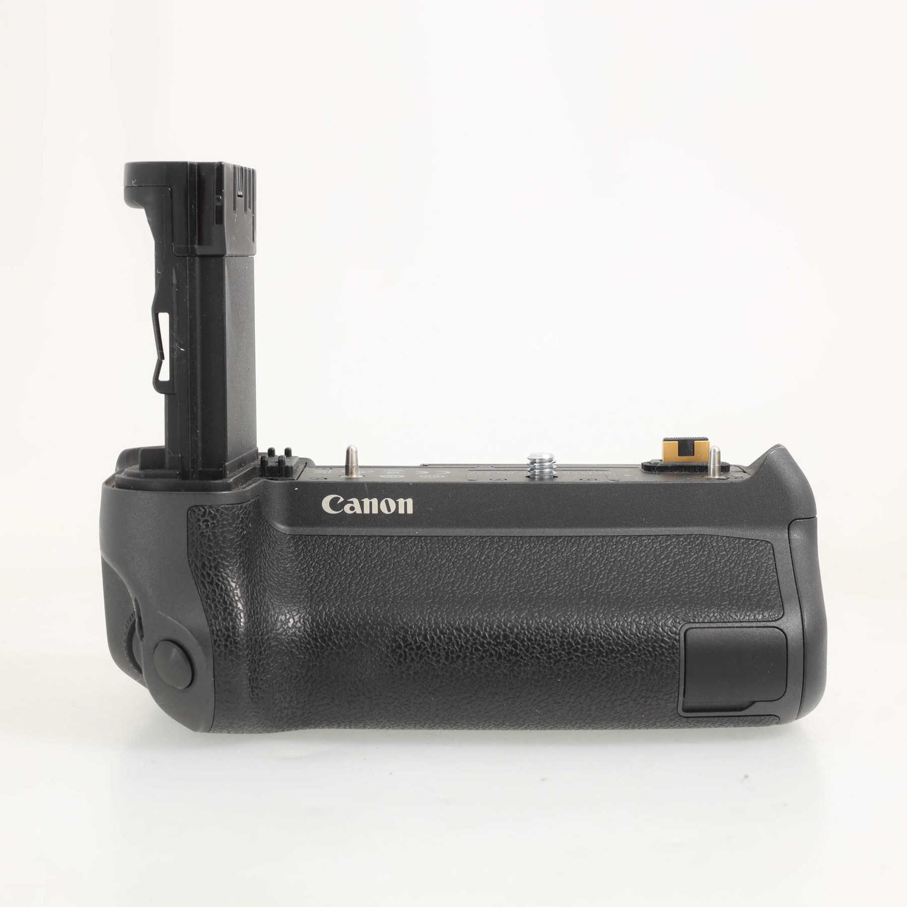 Canon EOS R с батарейной рукояткой BG-E22 Canon EOS R с батарейной рукояткой BG-E22