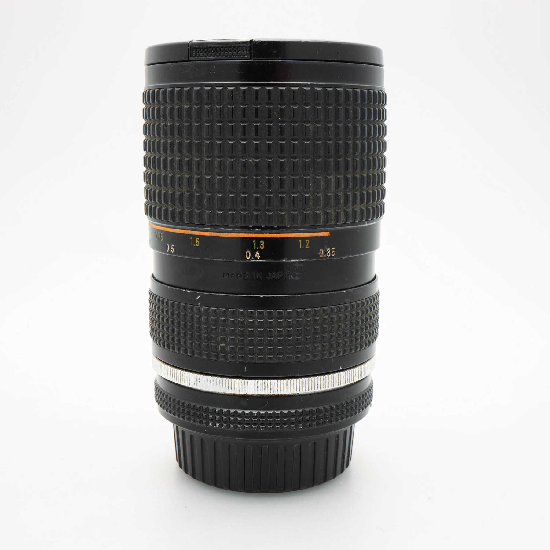 Nikon 35-70mm f/3.5 Zoom-Nikkor Nikon 35-70mm f/3.5 Zoom-Nikkor