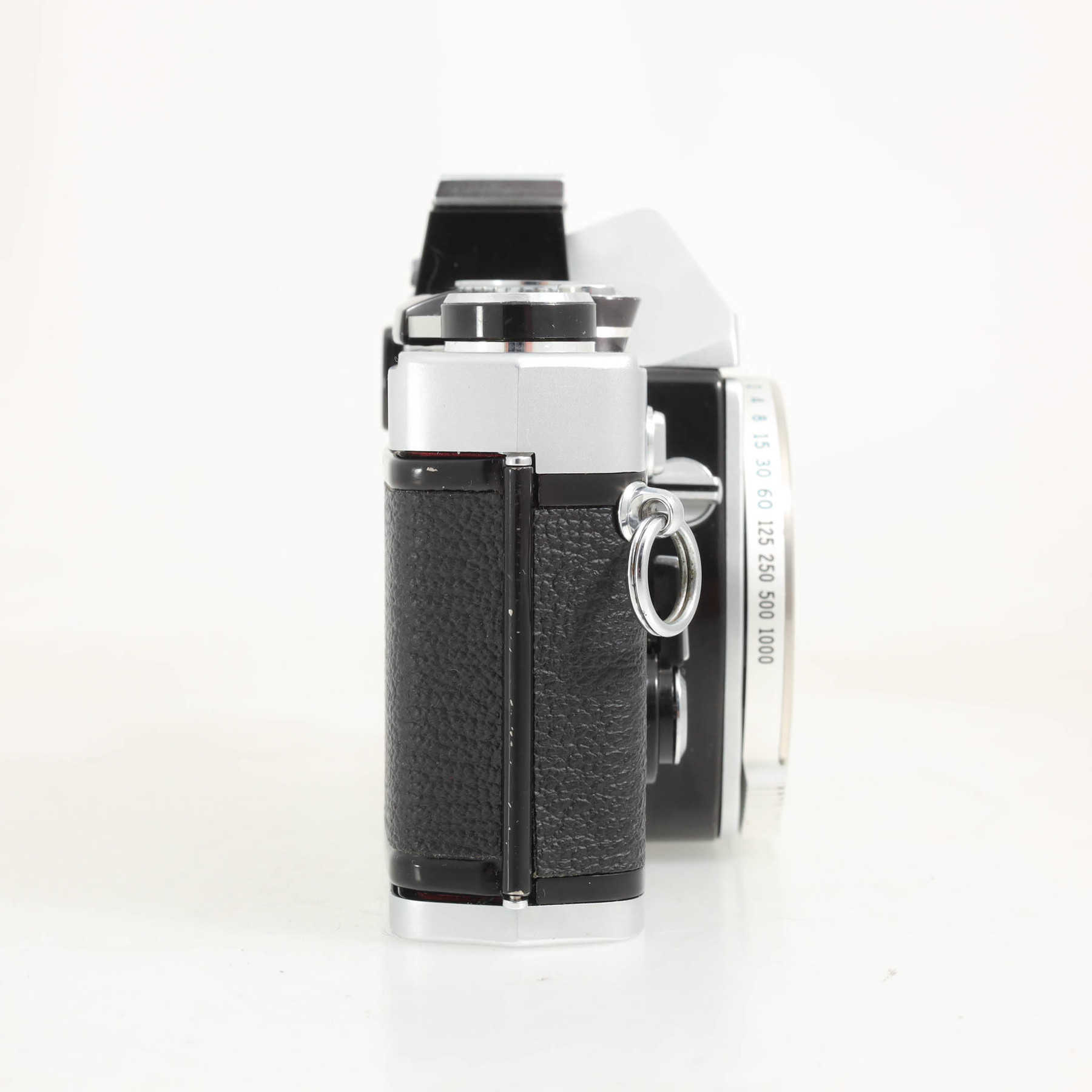 Olympus OM-1n с объективом 50mm f/1.8 F.Zuiko Olympus OM-1n с объективом 50mm f/1.8 F.Zuiko