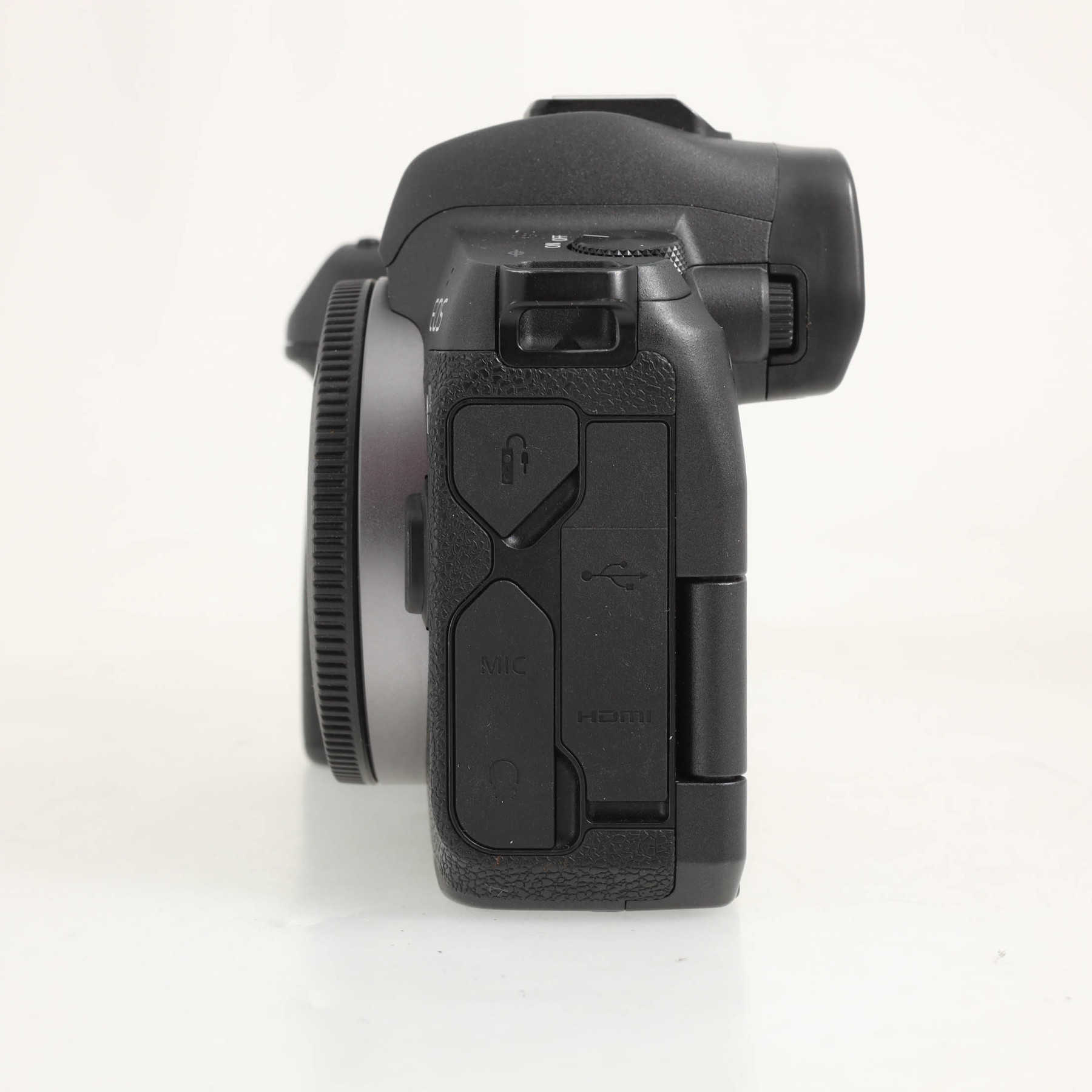 Canon EOS R с батарейной рукояткой BG-E22 Canon EOS R с батарейной рукояткой BG-E22