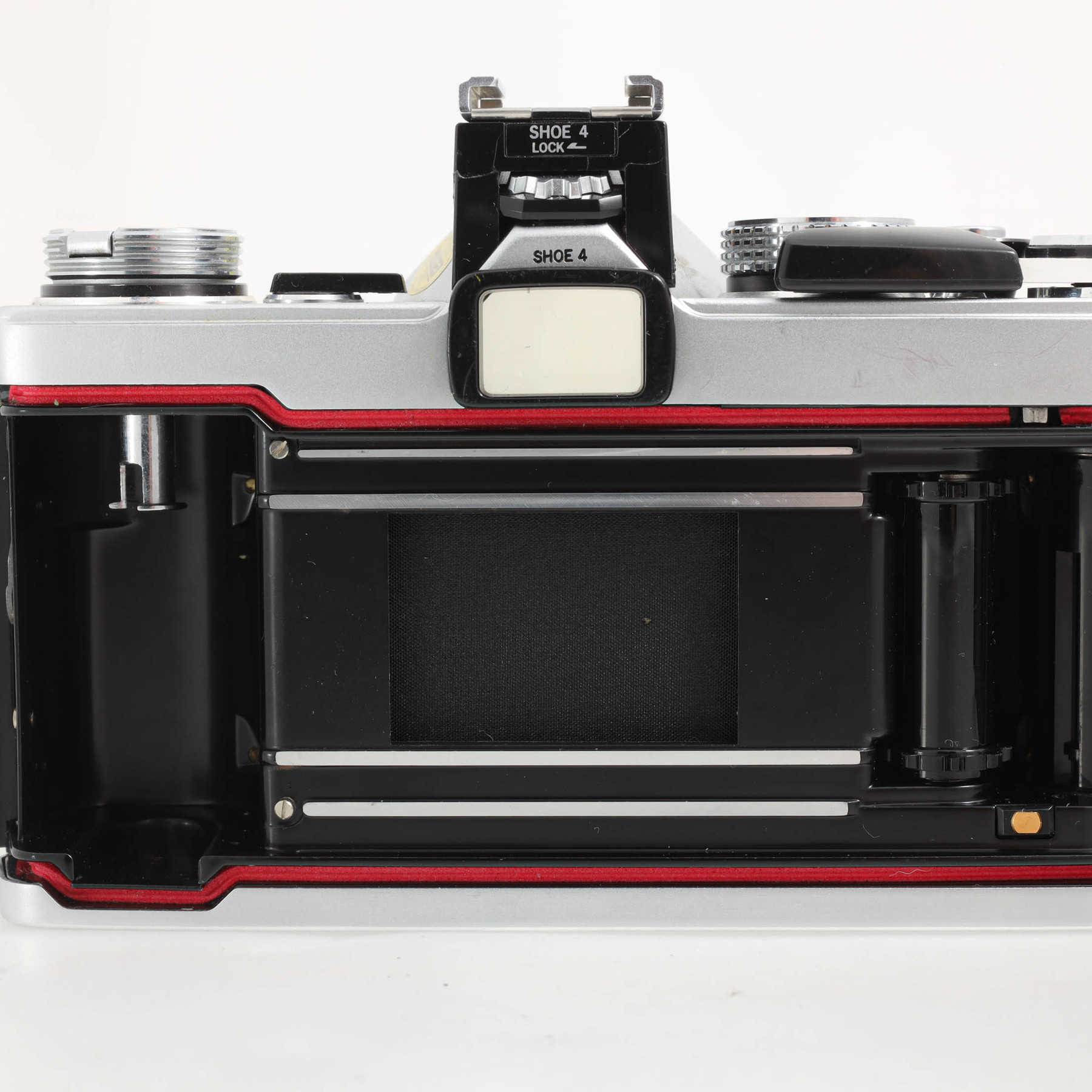 Olympus OM-1n с объективом 50mm f/1.8 F.Zuiko Olympus OM-1n с объективом 50mm f/1.8 F.Zuiko