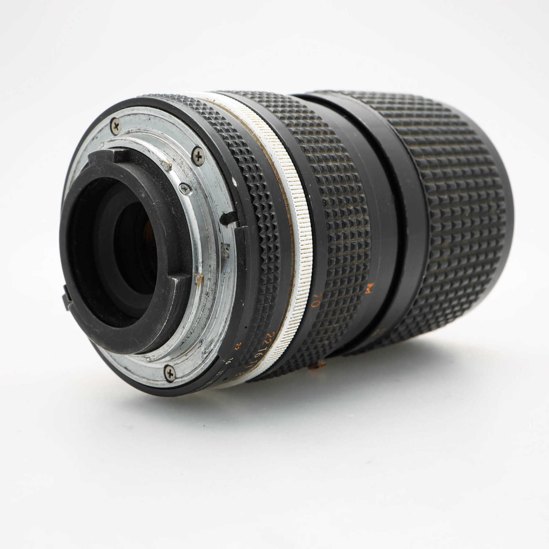 Nikon 35-70mm f/3.5 Zoom-Nikkor Nikon 35-70mm f/3.5 Zoom-Nikkor