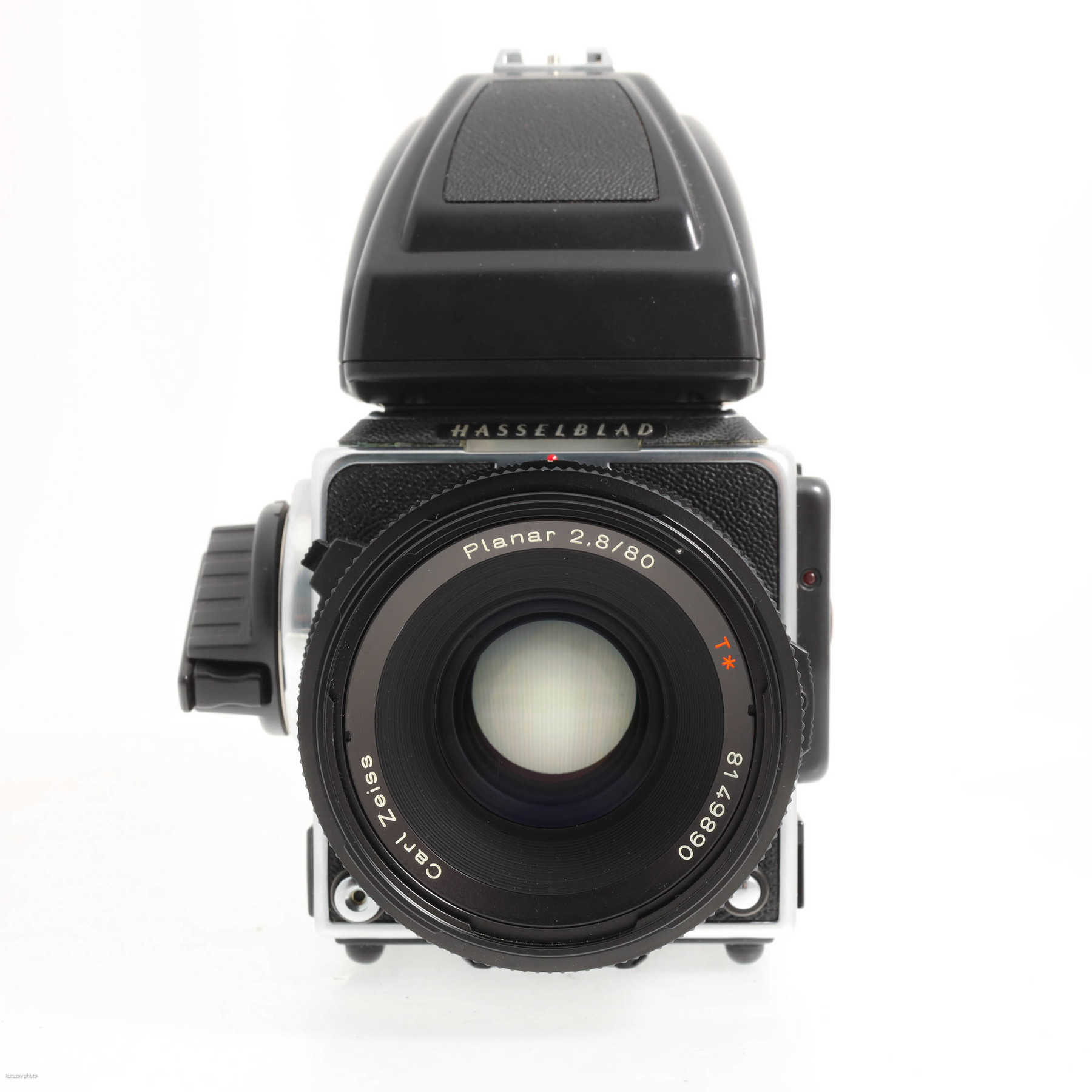 Hasselblad 202FA с объективом F 80mm f/2.8 T* Planar и призменным 45˚ видоискателем Hasselblad 202FA с объективом F 80mm f/2.8 T* Planar и призменным 45˚ видоискателем