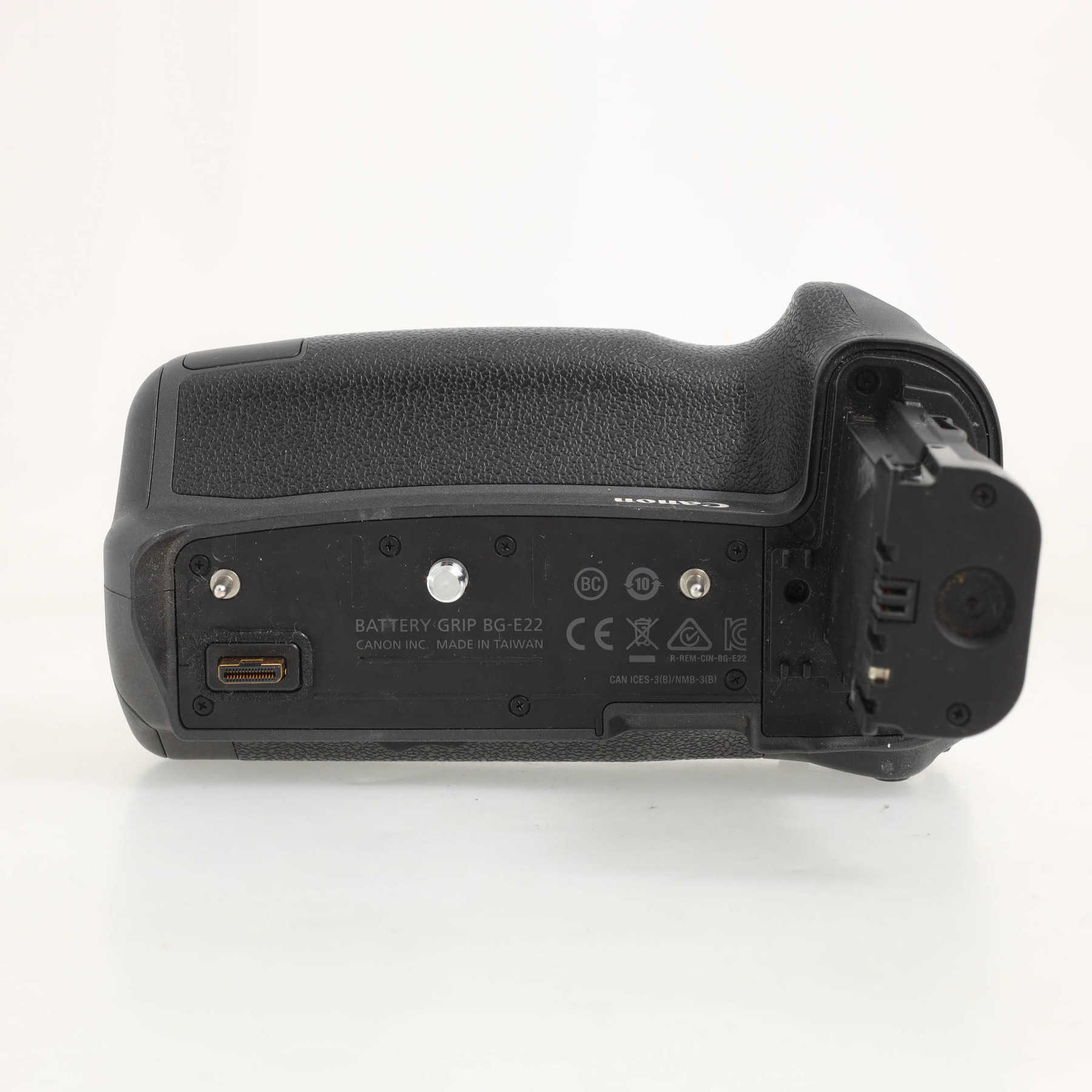 Canon EOS R с батарейной рукояткой BG-E22 Canon EOS R с батарейной рукояткой BG-E22