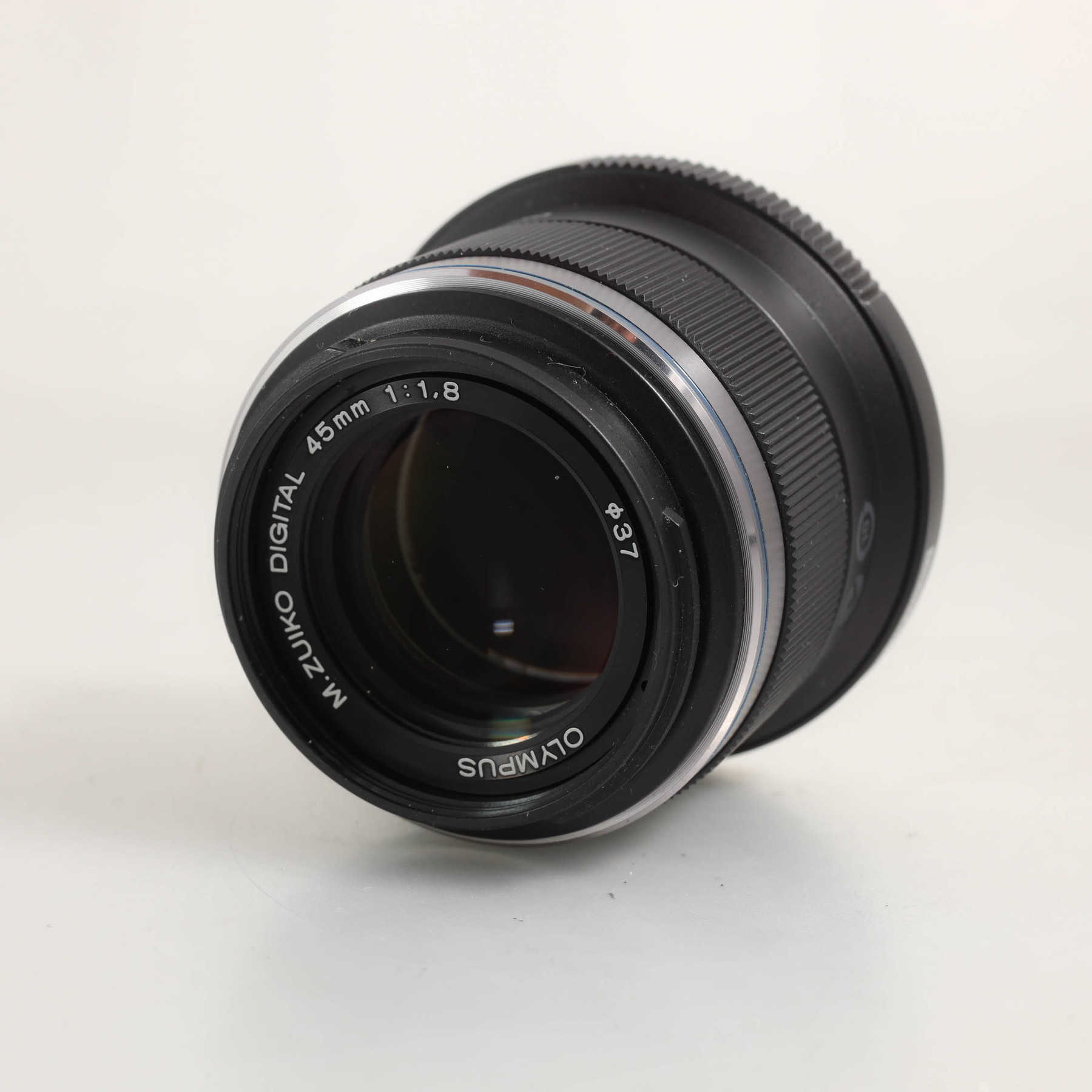 Olympus 45mm f/1.8 Zuiko Digital black Olympus 45mm f/1.8 Zuiko Digital black