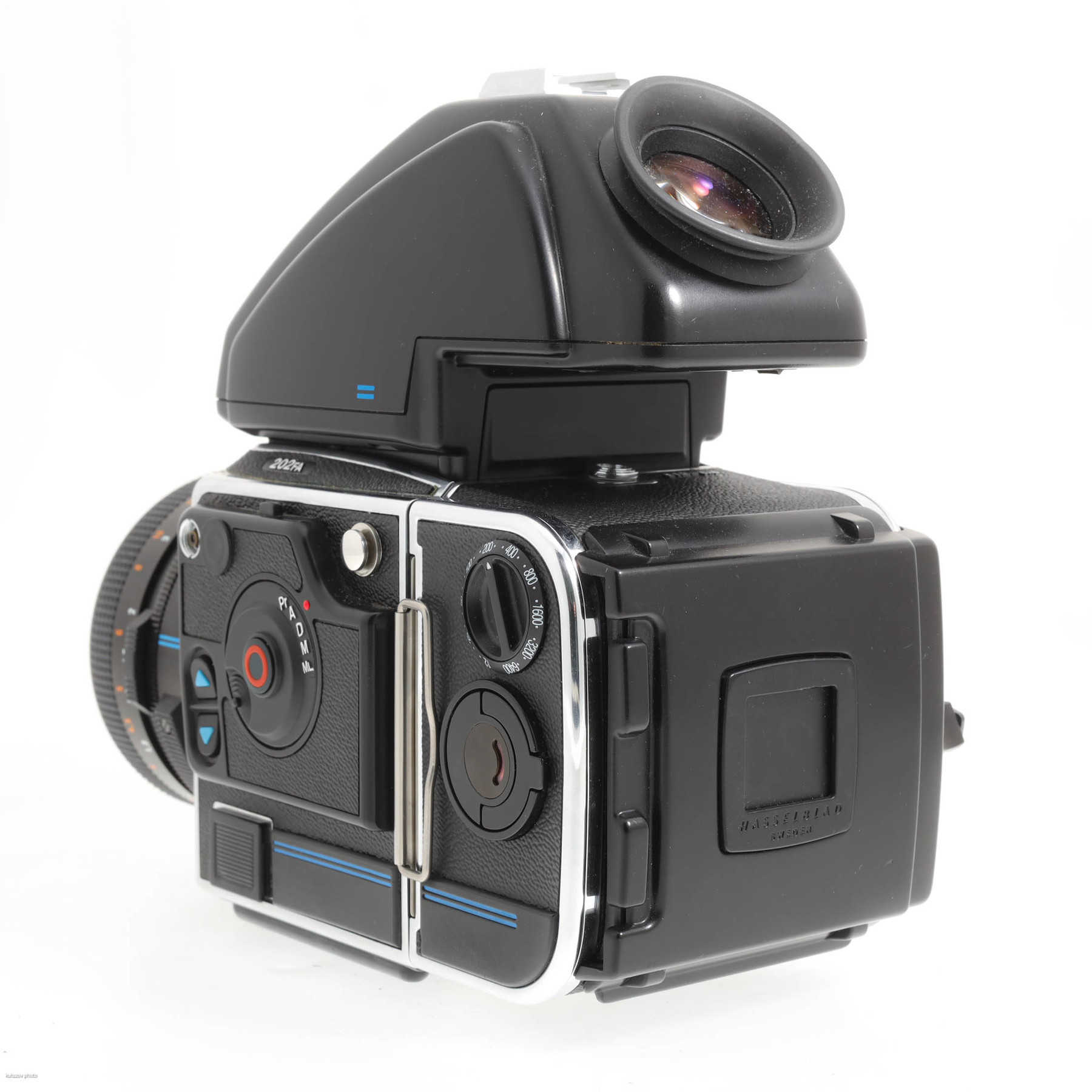 Hasselblad 202FA с объективом F 80mm f/2.8 T* Planar и призменным 45˚ видоискателем Hasselblad 202FA с объективом F 80mm f/2.8 T* Planar и призменным 45˚ видоискателем