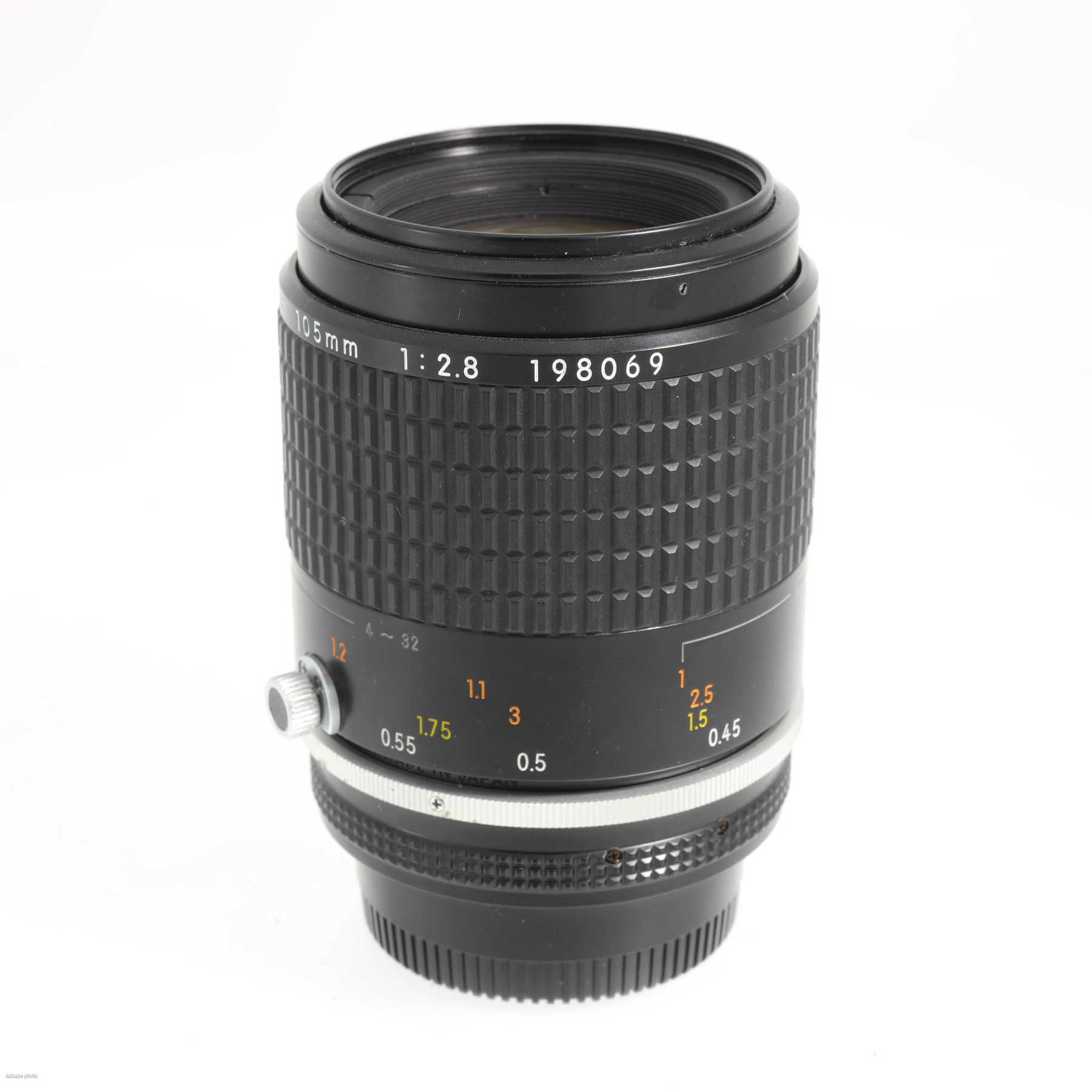 Nikon 105mm f/2.8 Micro-Nikkor AiS Nikon 105mm f/2.8 Micro-Nikkor AiS