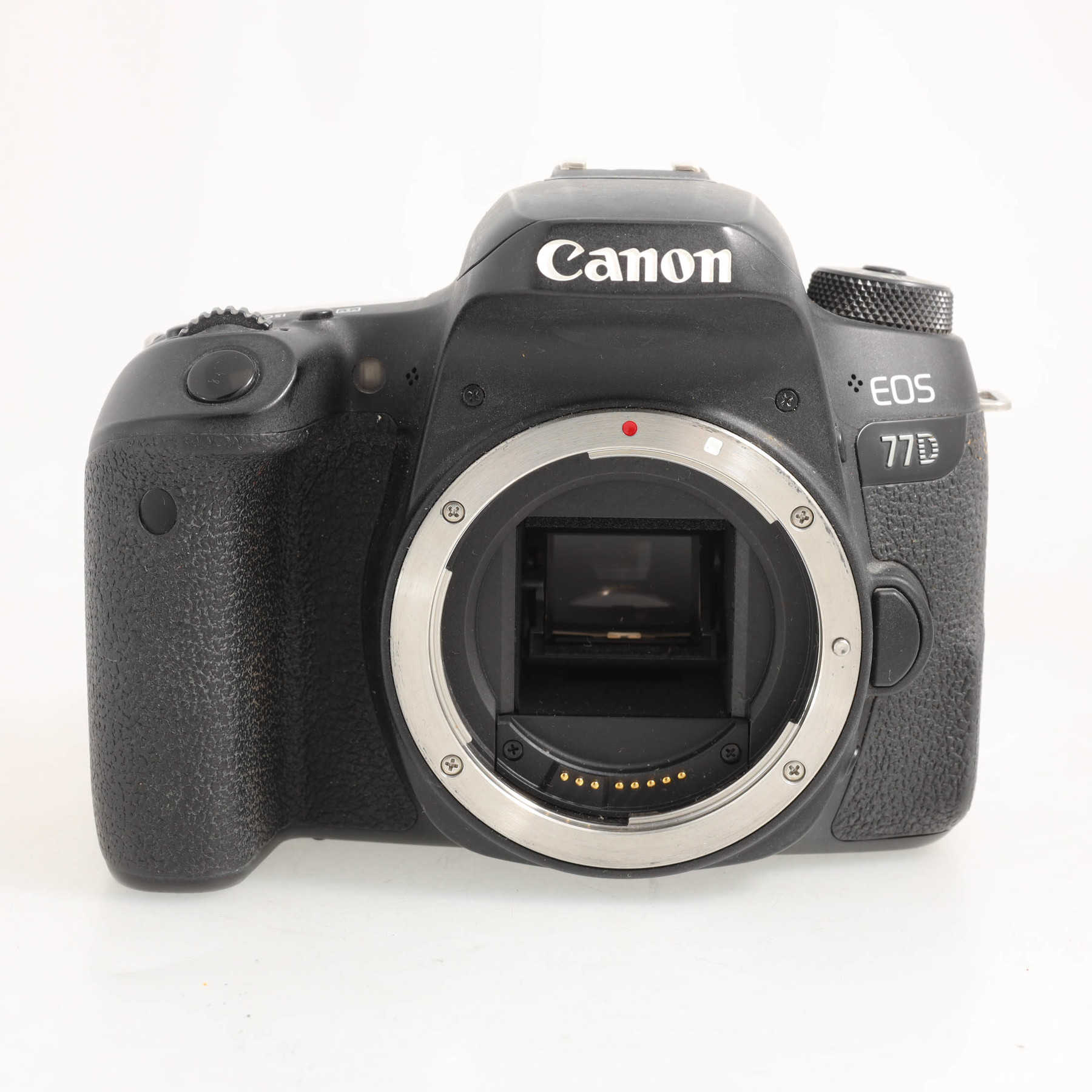 Canon EOS 77D с объективом EF-S 18-55mm f/4-5.6 IS STM Canon EOS 77D с объективом EF-S 18-55mm f/4-5.6 IS STM