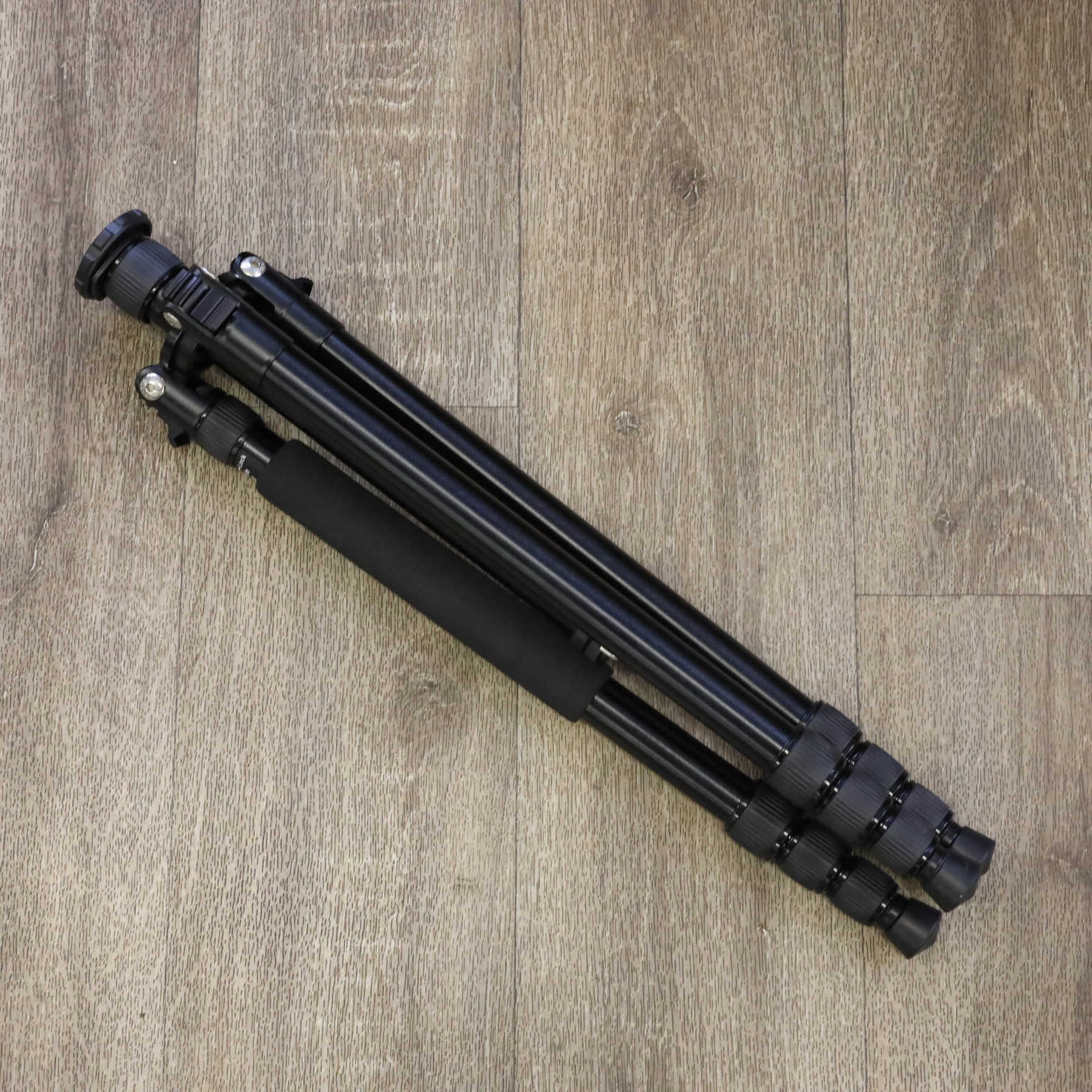 FST TA-2503D2A штатив с шаровой головкой FST TA-2503D2A штатив с шаровой головкой