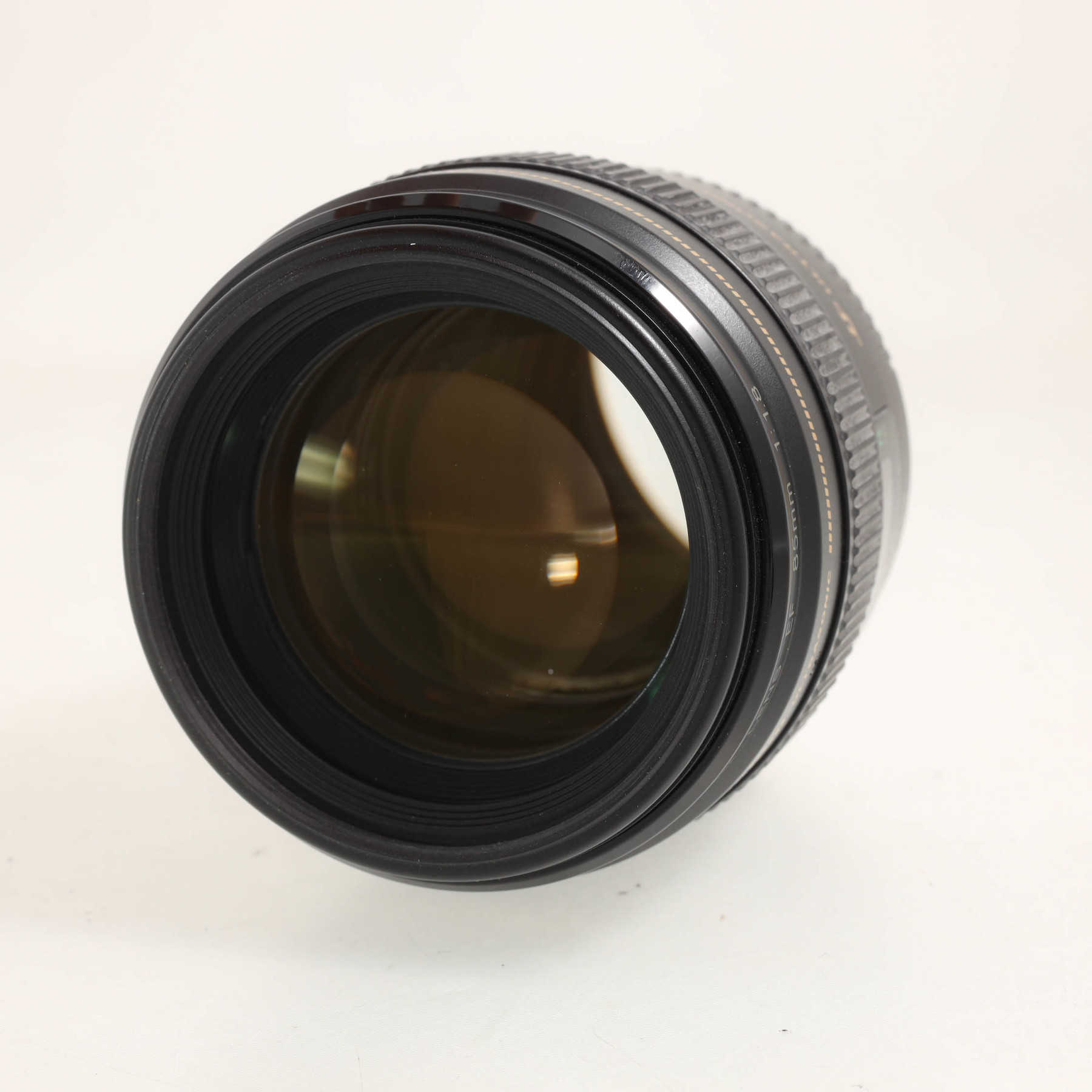 Canon EF 85mm f/1.8 USM Canon EF 85mm f/1.8 USM