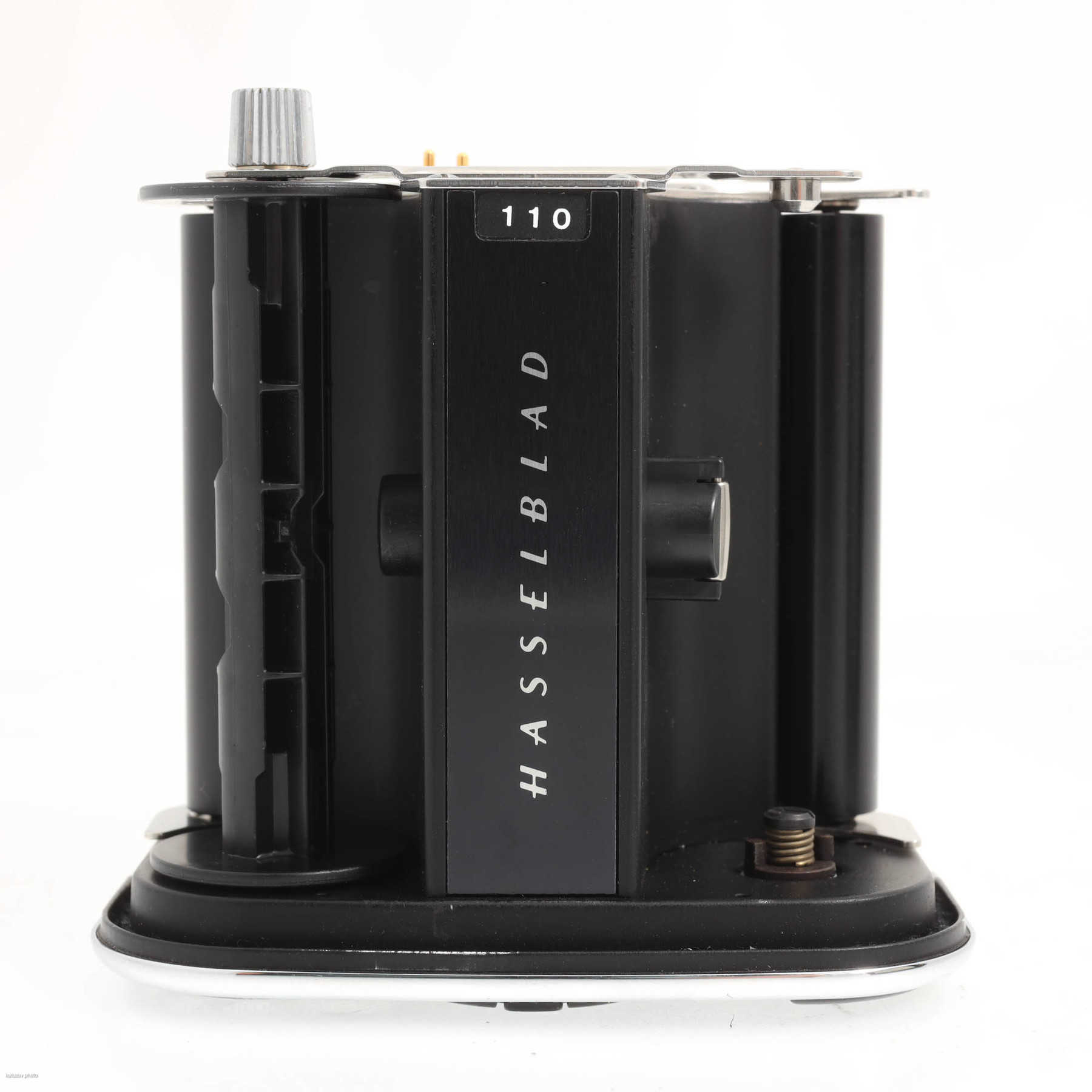 Hasselblad 202FA с объективом F 80mm f/2.8 T* Planar и призменным 45˚ видоискателем Hasselblad 202FA с объективом F 80mm f/2.8 T* Planar и призменным 45˚ видоискателем