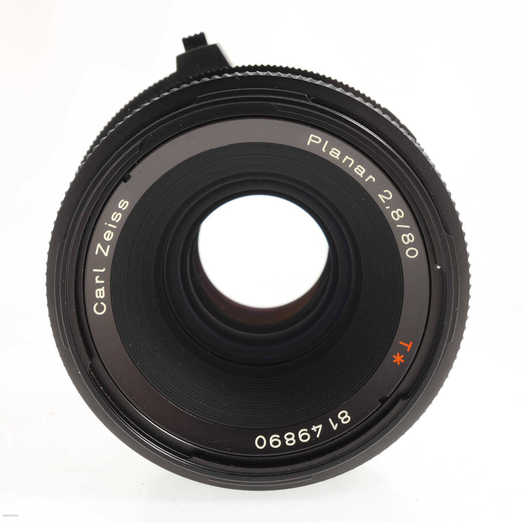 Hasselblad 202FA с объективом F 80mm f/2.8 T* Planar и призменным 45˚ видоискателем Hasselblad 202FA с объективом F 80mm f/2.8 T* Planar и призменным 45˚ видоискателем