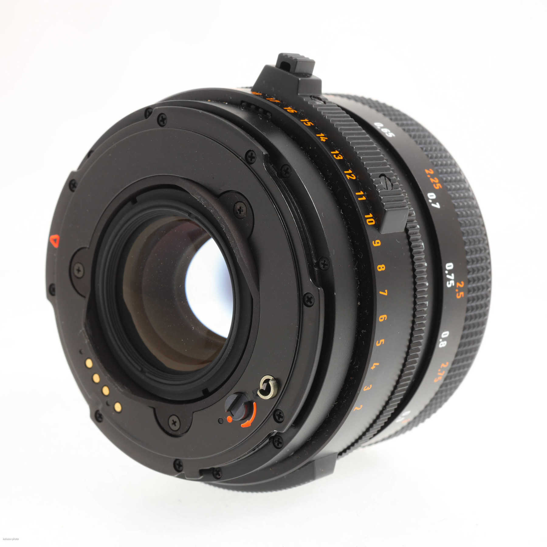 Hasselblad 202FA с объективом F 80mm f/2.8 T* Planar и призменным 45˚ видоискателем Hasselblad 202FA с объективом F 80mm f/2.8 T* Planar и призменным 45˚ видоискателем