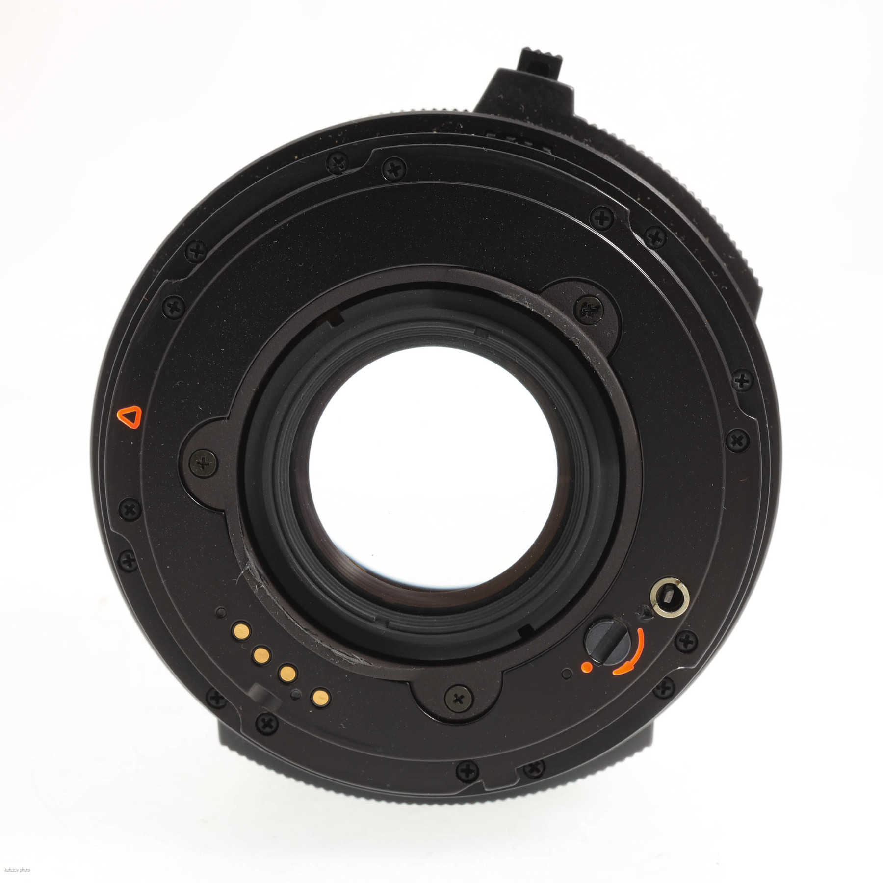 Hasselblad 202FA с объективом F 80mm f/2.8 T* Planar и призменным 45˚ видоискателем Hasselblad 202FA с объективом F 80mm f/2.8 T* Planar и призменным 45˚ видоискателем