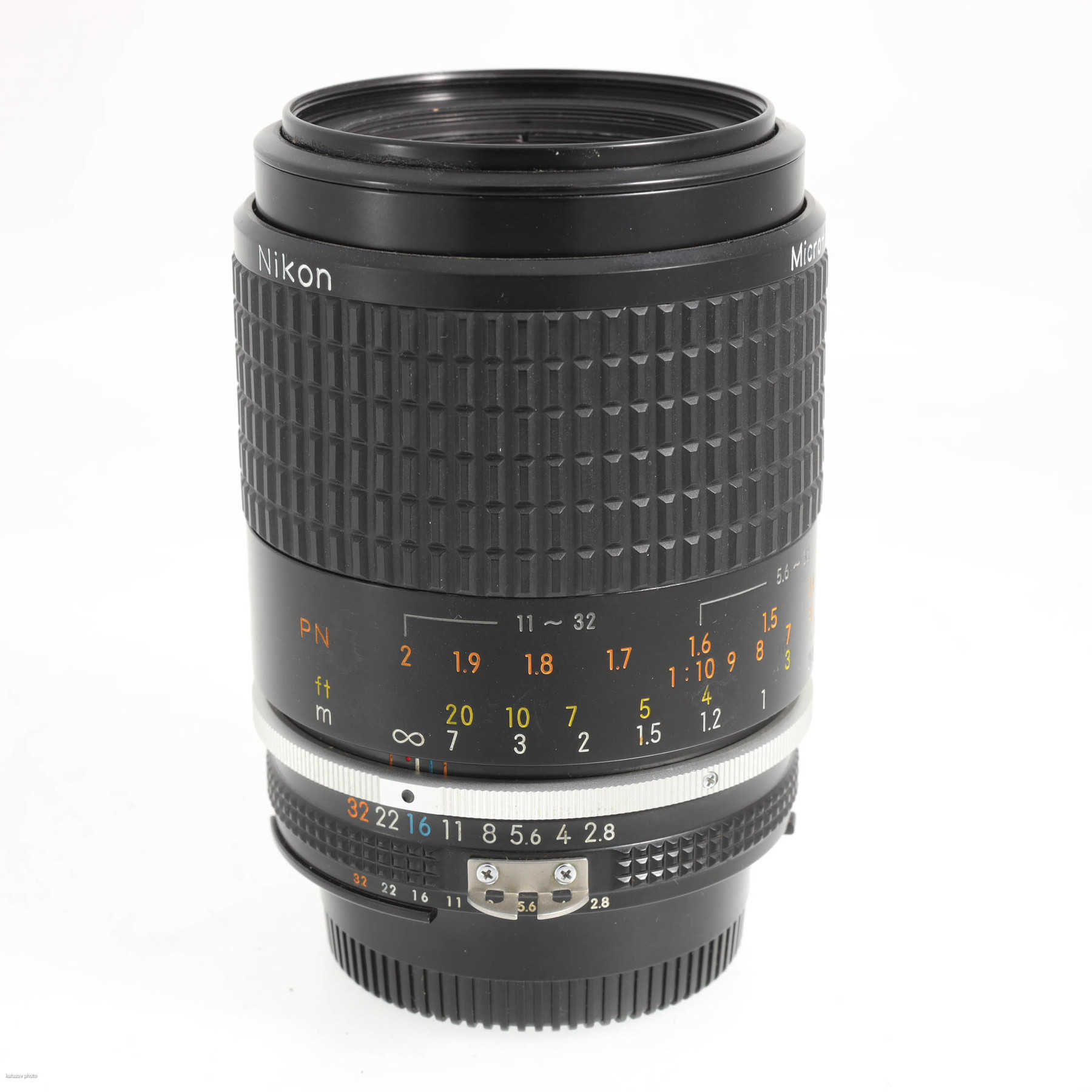 Nikon 105mm f/2.8 Micro-Nikkor AiS Nikon 105mm f/2.8 Micro-Nikkor AiS