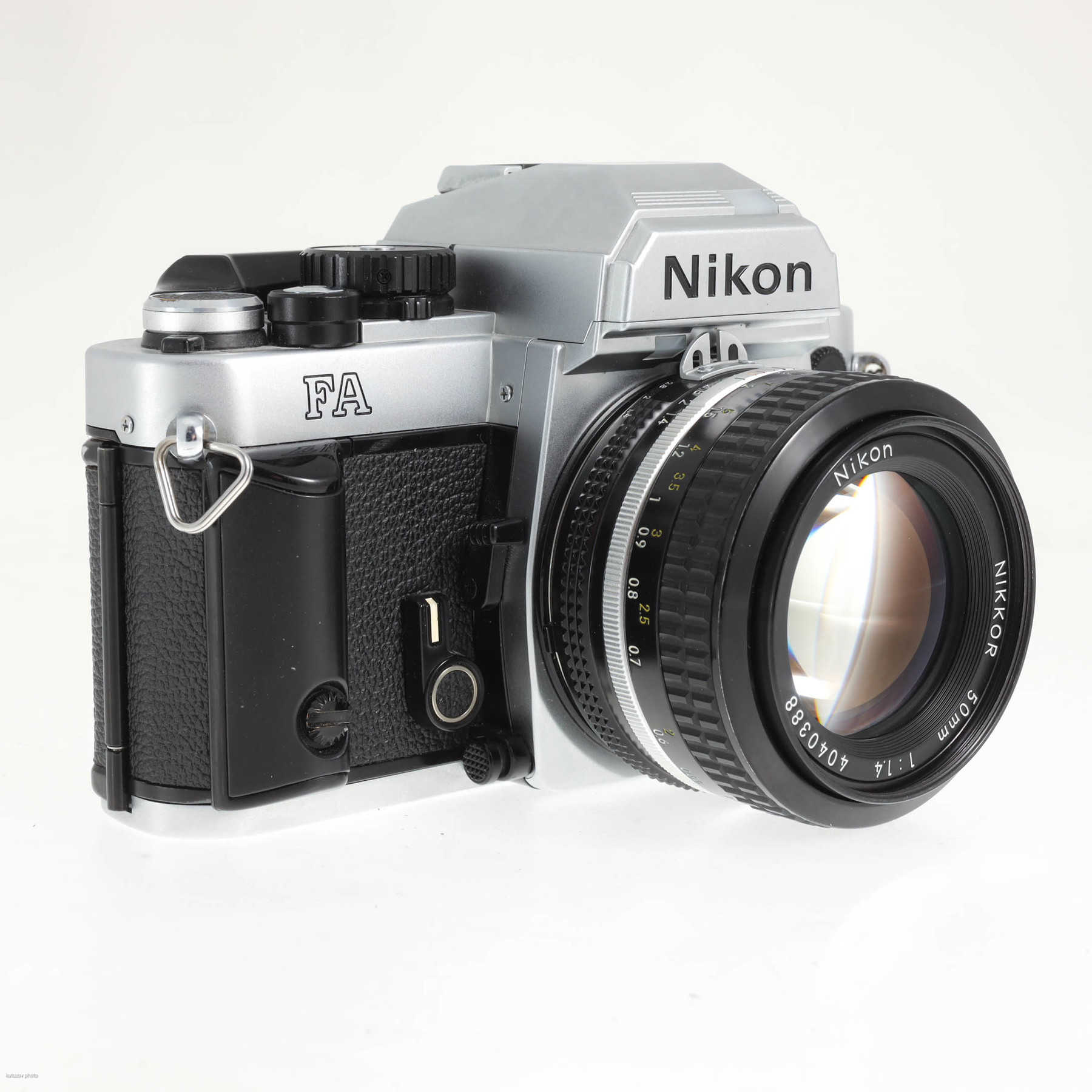 Nikon FA с объективом 50mm f/1.4 Ai-Nikkor Nikon FA с объективом 50mm f/1.4 Ai-Nikkor