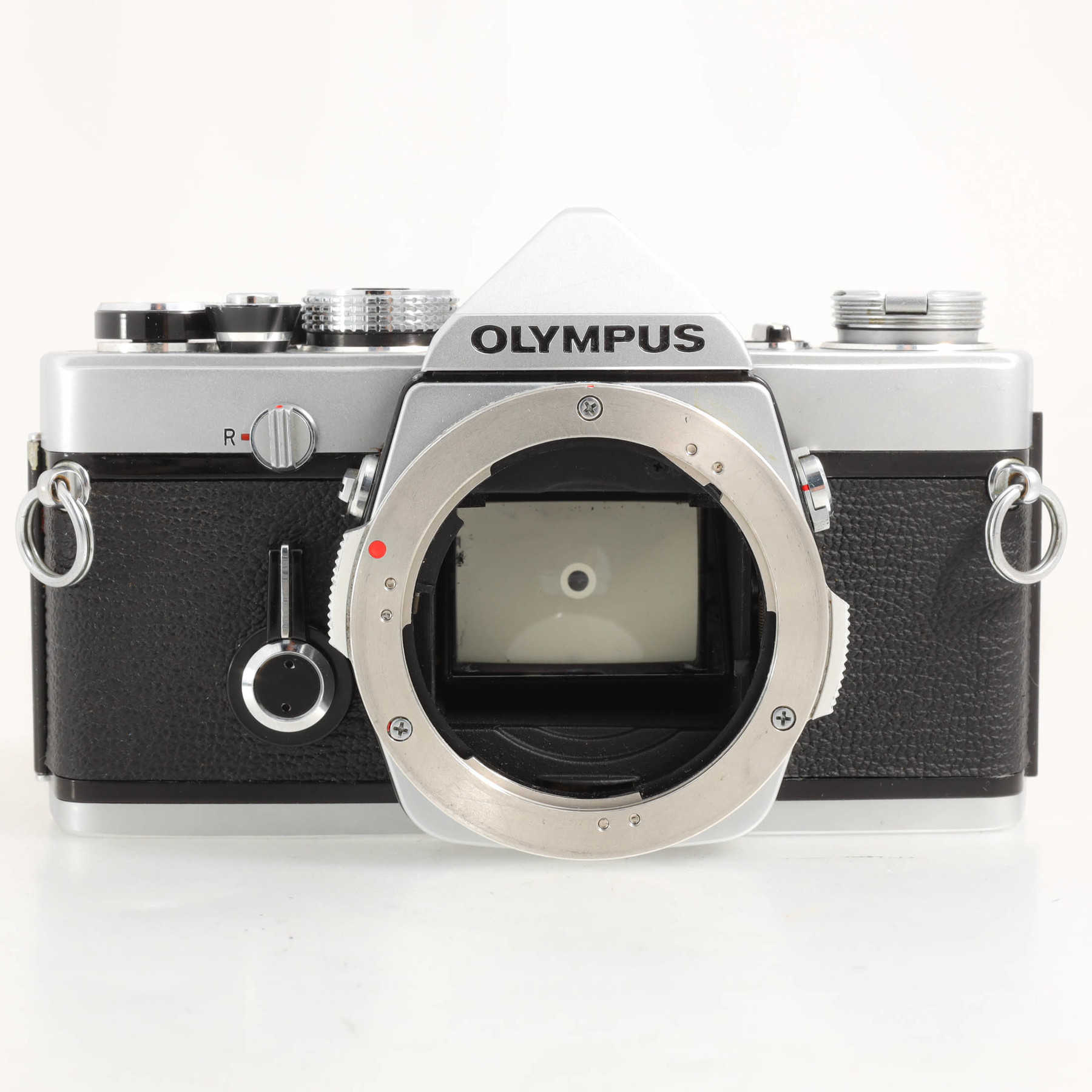 Olympus OM-1 с объективом 50mm f/1.8 F.Zuiko Auto-S Olympus OM-1 с объективом 50mm f/1.8 F.Zuiko Auto-S