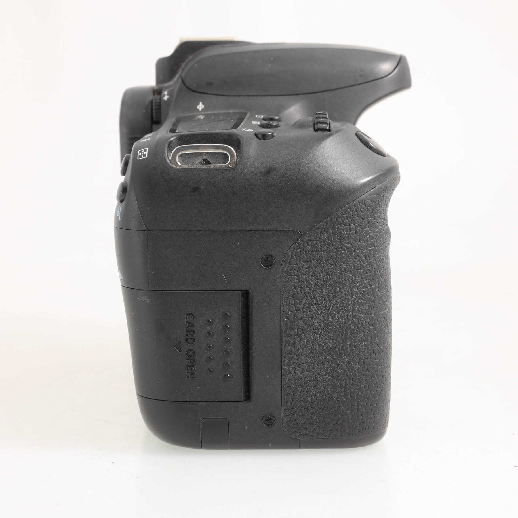 Canon EOS 77D с объективом EF-S 18-55mm f/4-5.6 IS STM Canon EOS 77D с объективом EF-S 18-55mm f/4-5.6 IS STM