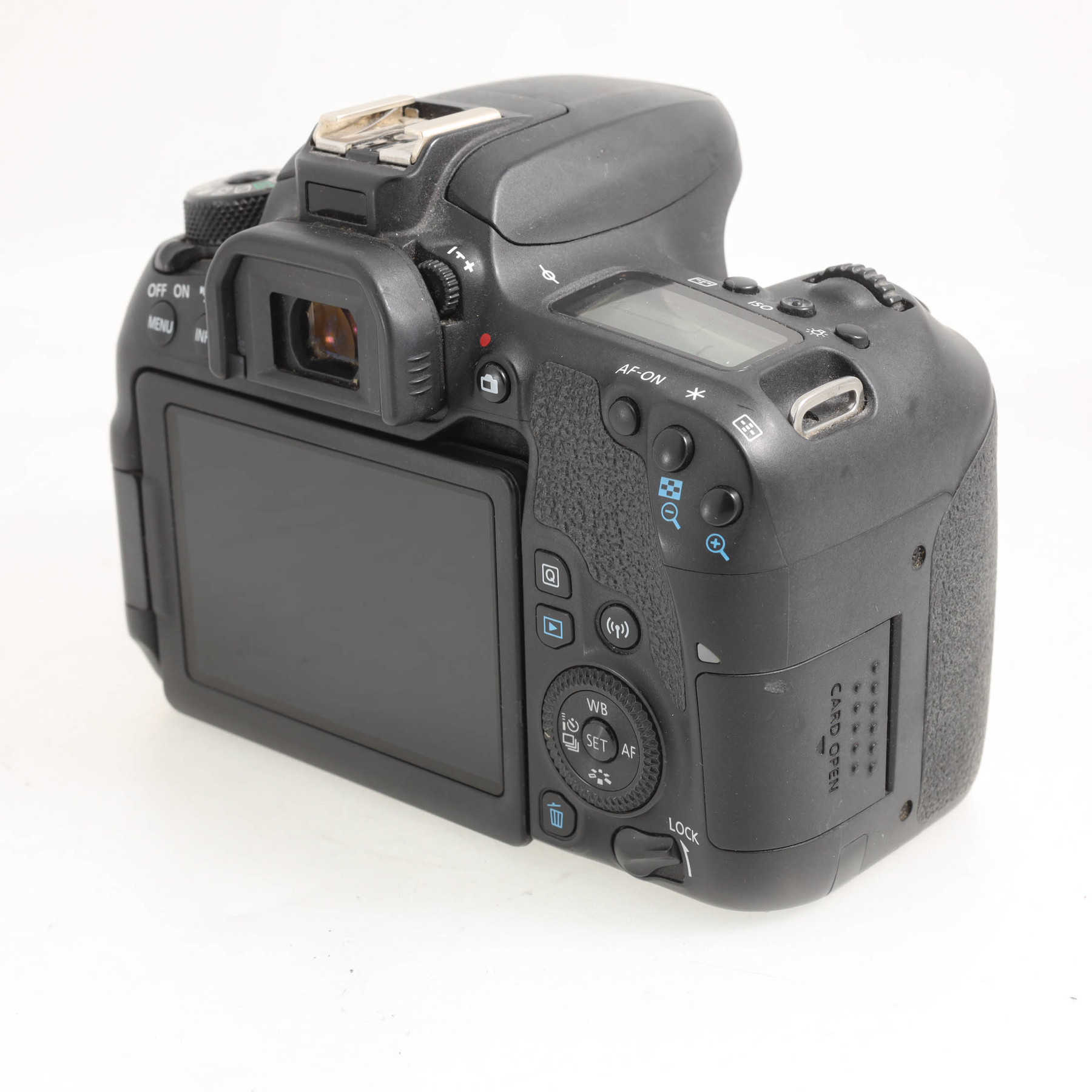 Canon EOS 77D с объективом EF-S 18-55mm f/4-5.6 IS STM Canon EOS 77D с объективом EF-S 18-55mm f/4-5.6 IS STM