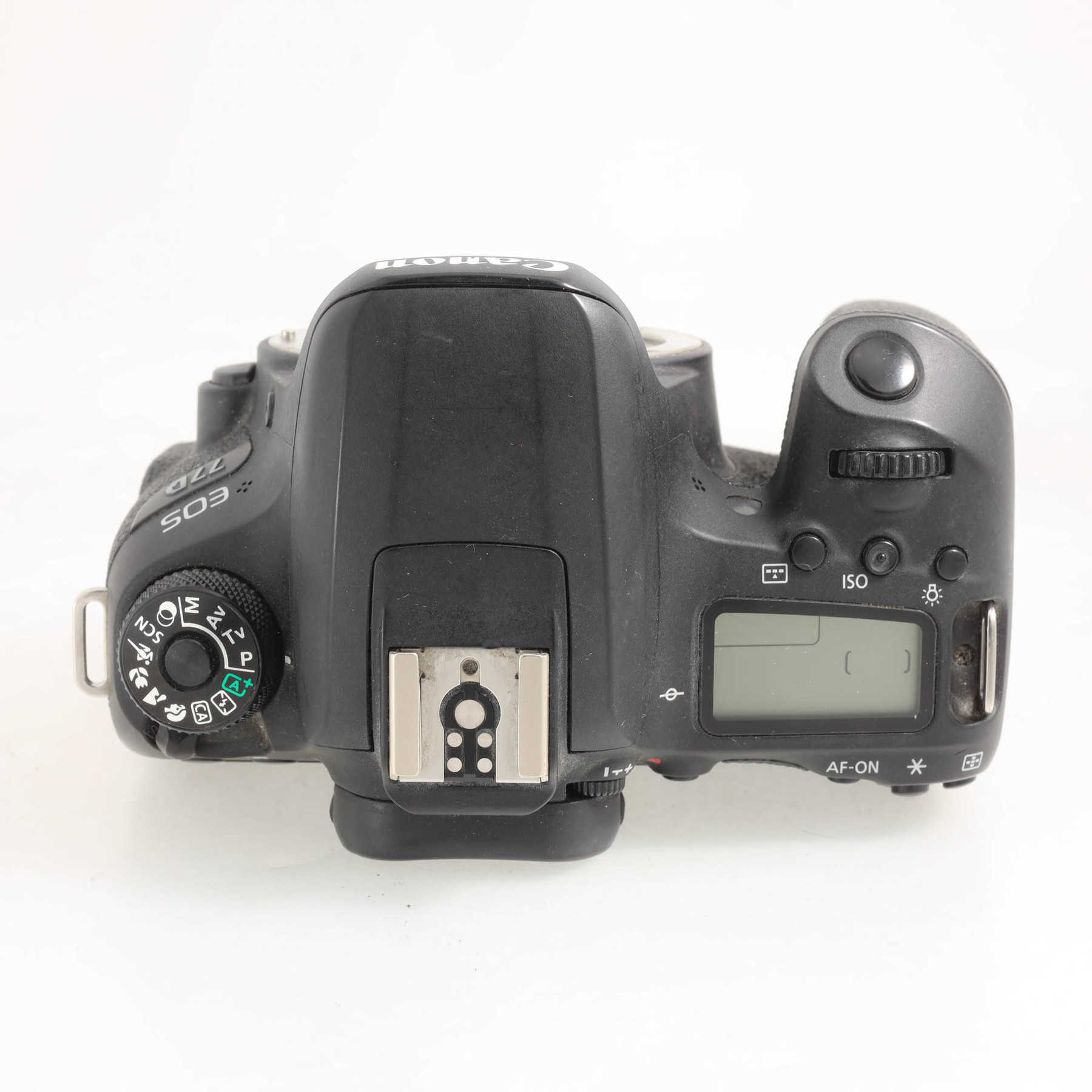 Canon EOS 77D с объективом EF-S 18-55mm f/4-5.6 IS STM Canon EOS 77D с объективом EF-S 18-55mm f/4-5.6 IS STM