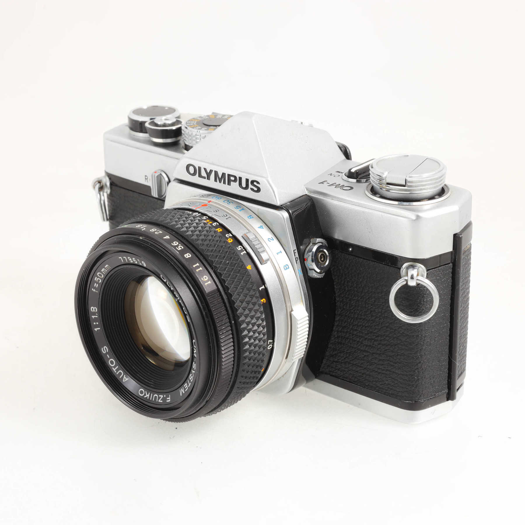 Olympus OM-1 с объективом 50mm f/1.8 F.Zuiko Auto-S Olympus OM-1 с объективом 50mm f/1.8 F.Zuiko Auto-S