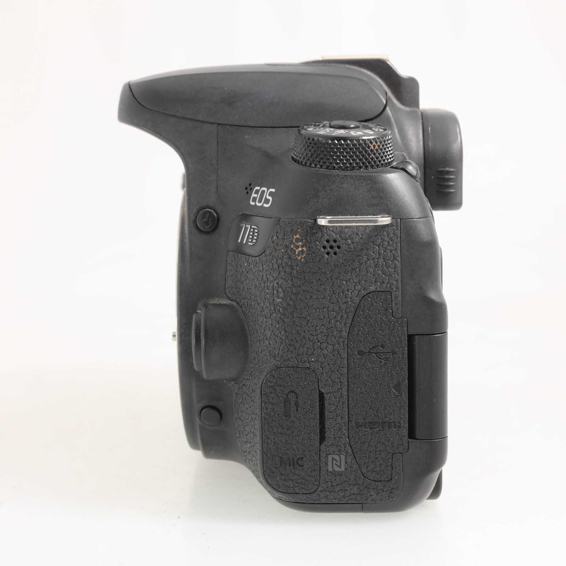 Canon EOS 77D с объективом EF-S 18-55mm f/4-5.6 IS STM Canon EOS 77D с объективом EF-S 18-55mm f/4-5.6 IS STM