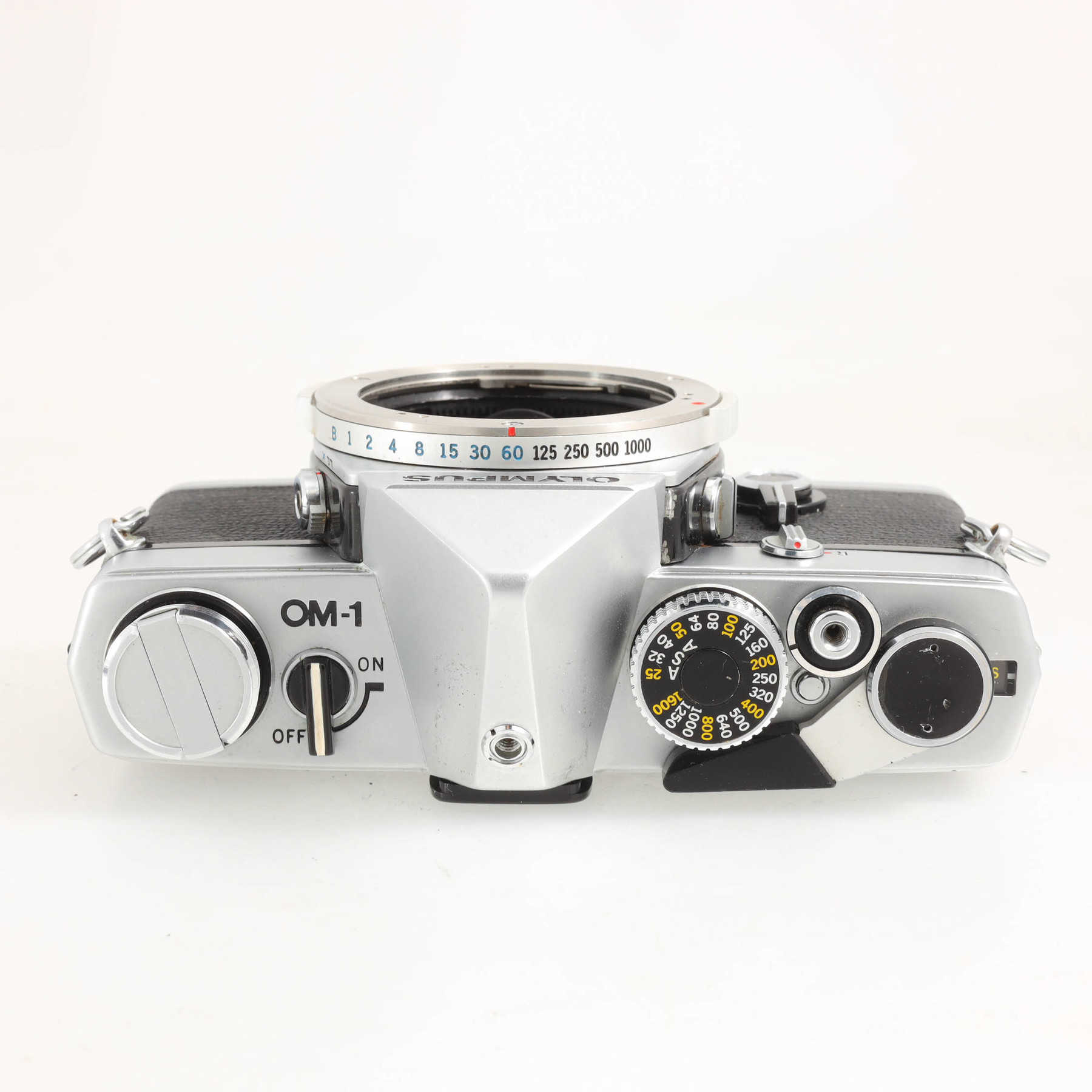 Olympus OM-1 с объективом 50mm f/1.8 F.Zuiko Auto-S Olympus OM-1 с объективом 50mm f/1.8 F.Zuiko Auto-S