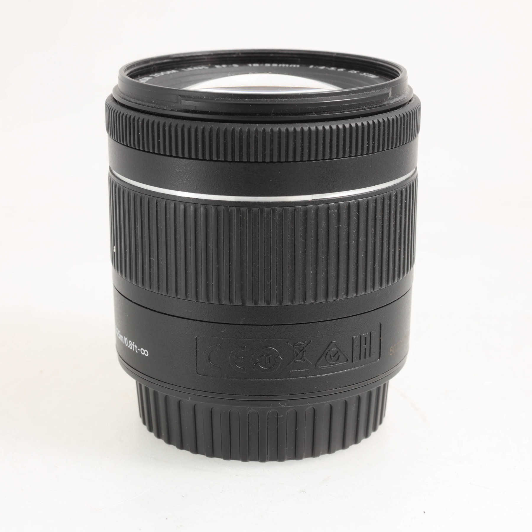 Canon EOS 77D с объективом EF-S 18-55mm f/4-5.6 IS STM Canon EOS 77D с объективом EF-S 18-55mm f/4-5.6 IS STM