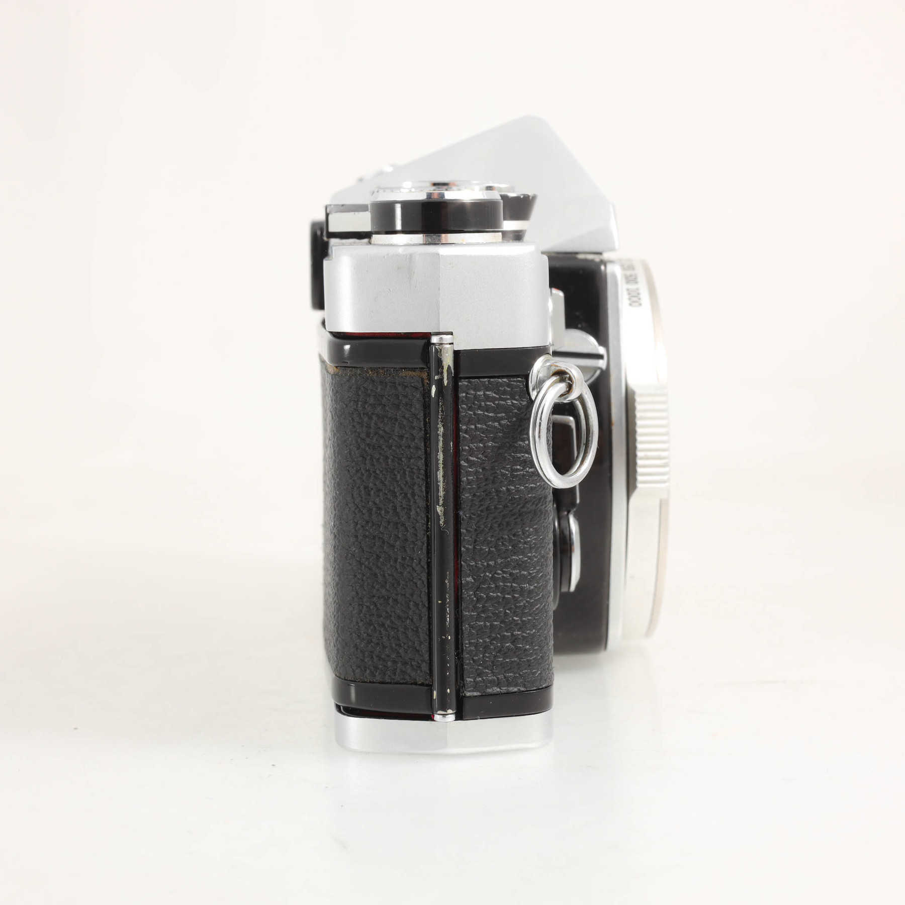 Olympus OM-1 с объективом 50mm f/1.8 F.Zuiko Auto-S Olympus OM-1 с объективом 50mm f/1.8 F.Zuiko Auto-S