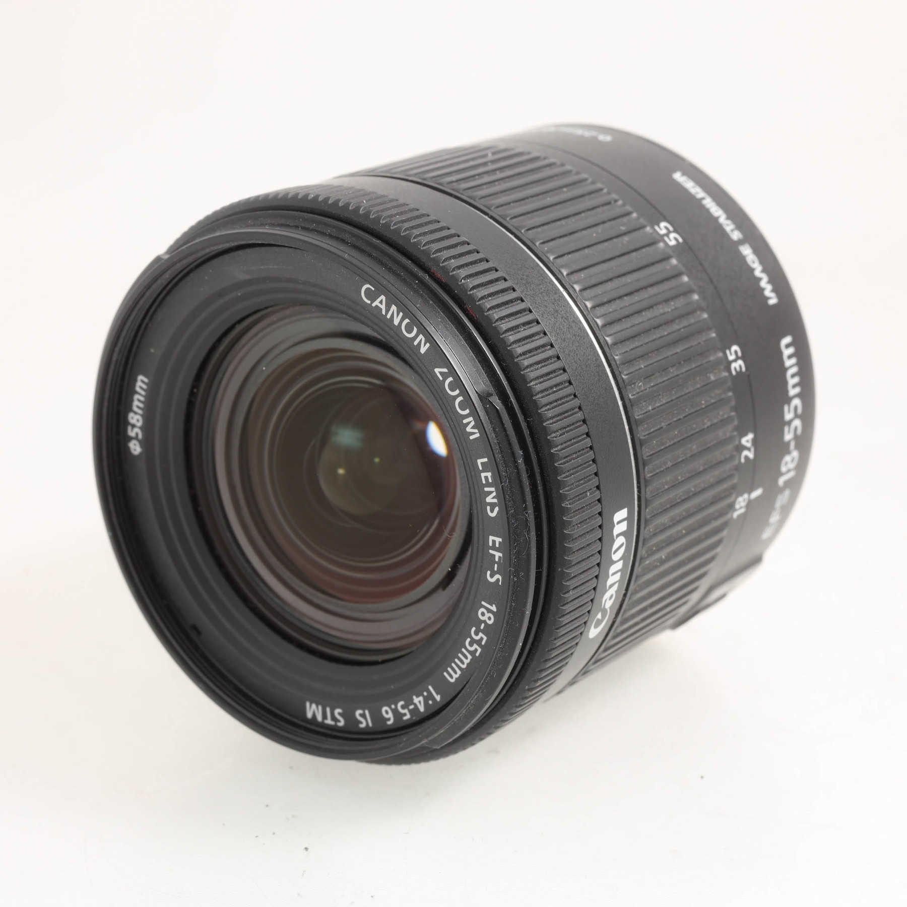 Canon EOS 77D с объективом EF-S 18-55mm f/4-5.6 IS STM Canon EOS 77D с объективом EF-S 18-55mm f/4-5.6 IS STM