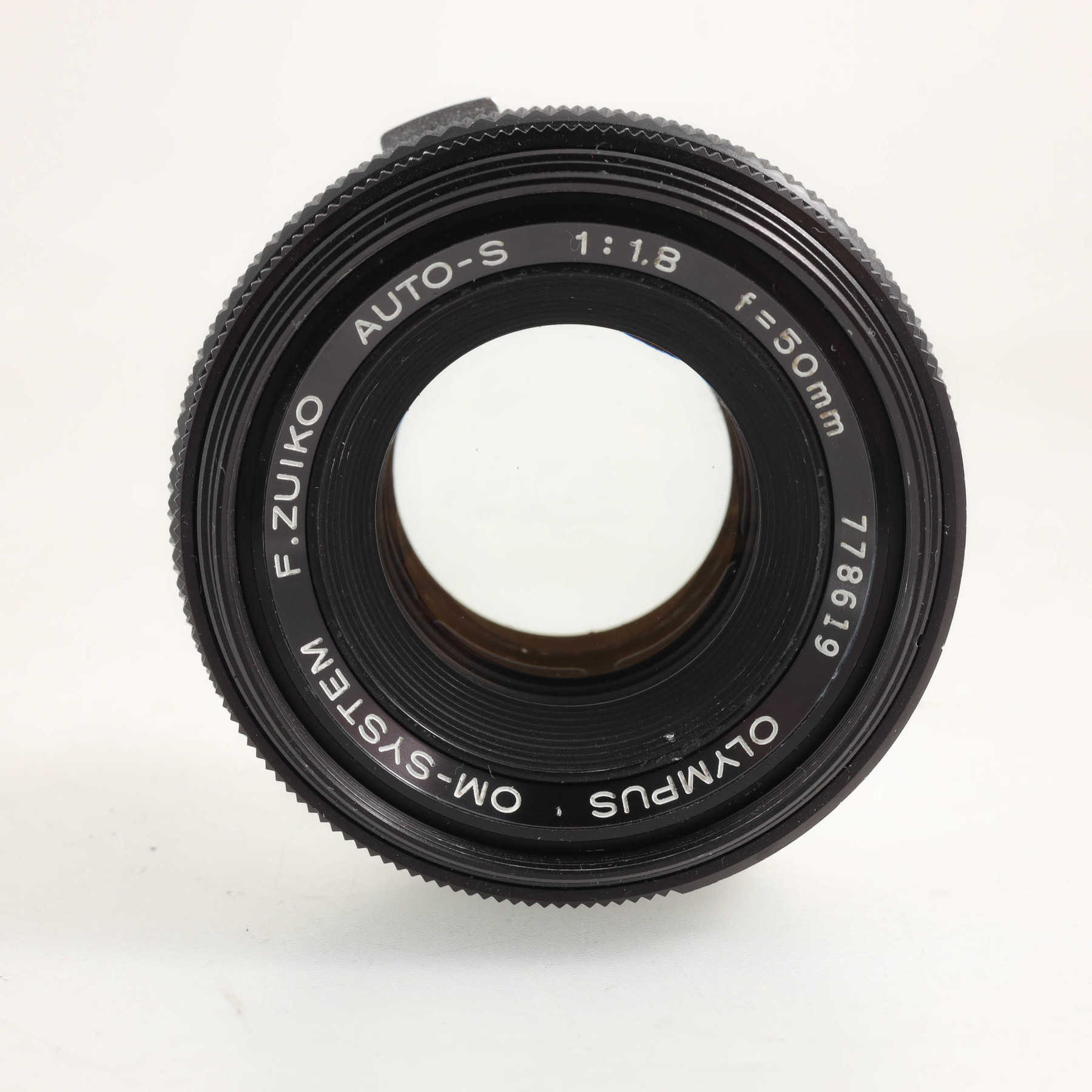 Olympus OM-1 с объективом 50mm f/1.8 F.Zuiko Auto-S Olympus OM-1 с объективом 50mm f/1.8 F.Zuiko Auto-S