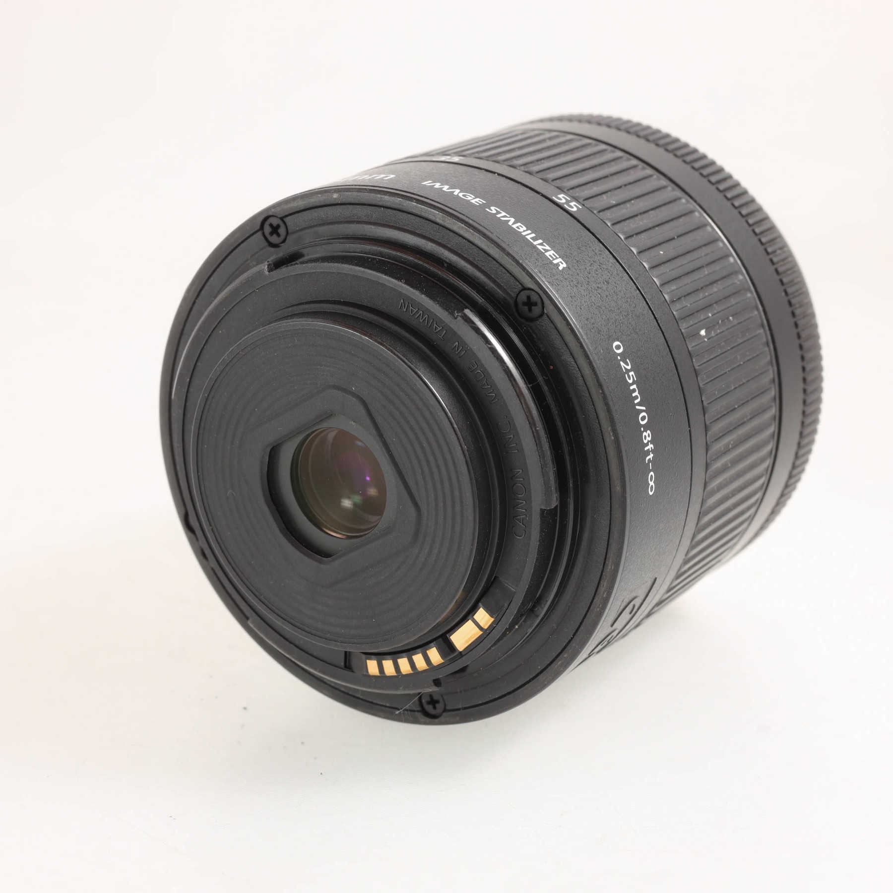 Canon EOS 77D с объективом EF-S 18-55mm f/4-5.6 IS STM Canon EOS 77D с объективом EF-S 18-55mm f/4-5.6 IS STM